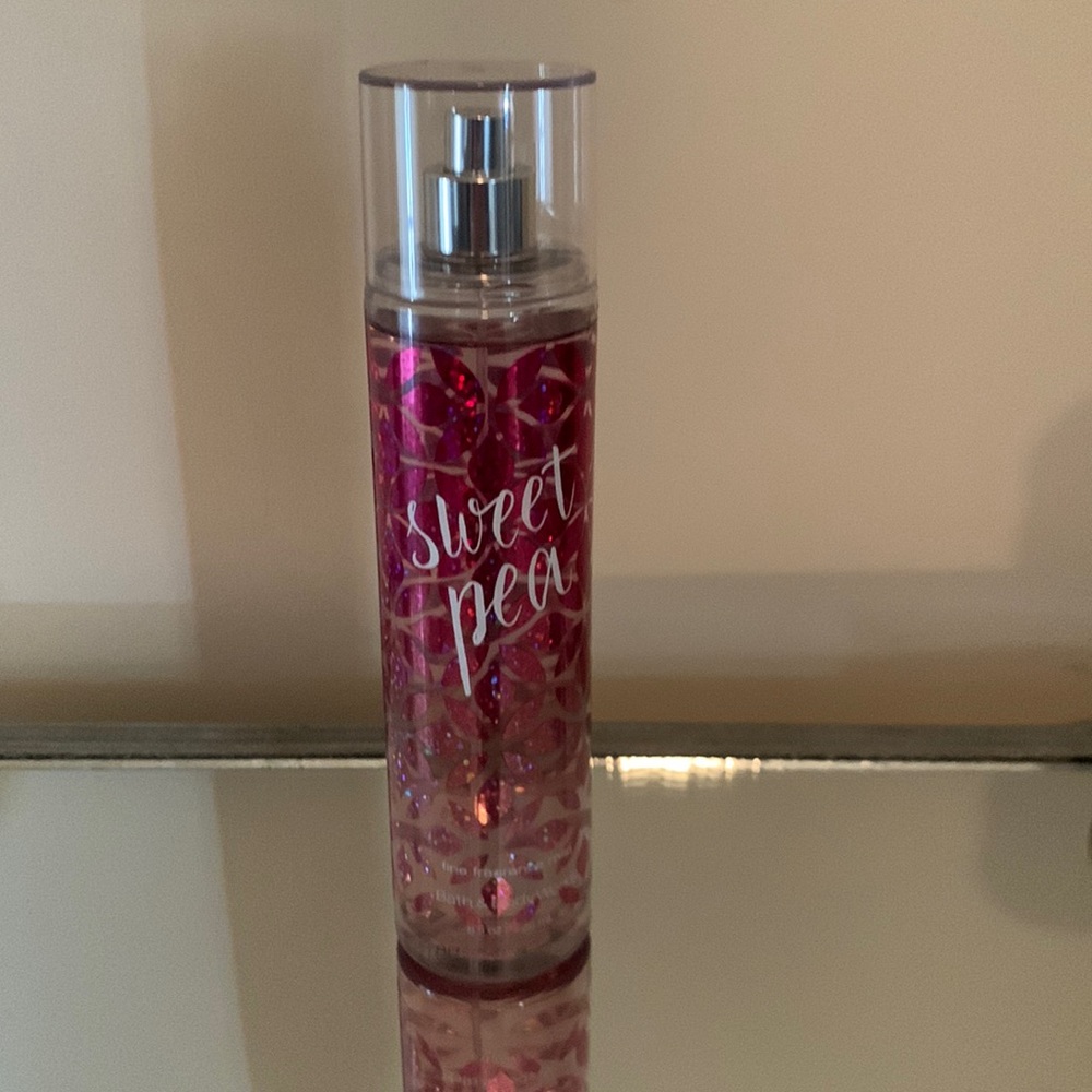 Bath and Body Works Body full size sweet pea Spray NWT
